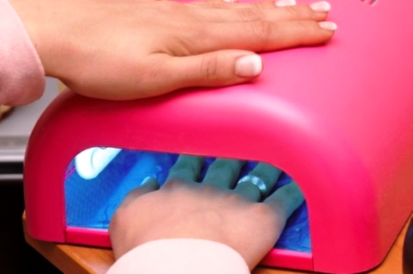 Ультрафиолетовая лампа для акриловых ногтей